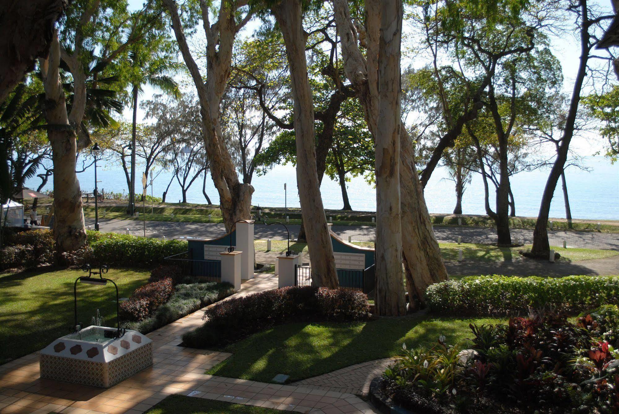 Beachview Apartments At Villa Paradiso Palm Cove Bagian luar foto